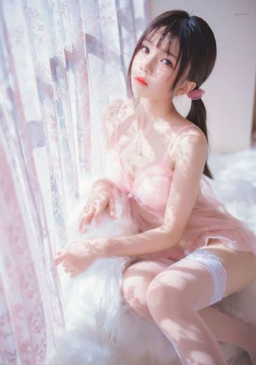 欧美巨乳情趣肉色丝袜_全集无删减版高清免费观看
