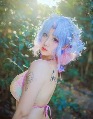 欧美印花连衣裙2018_720免费高清观看